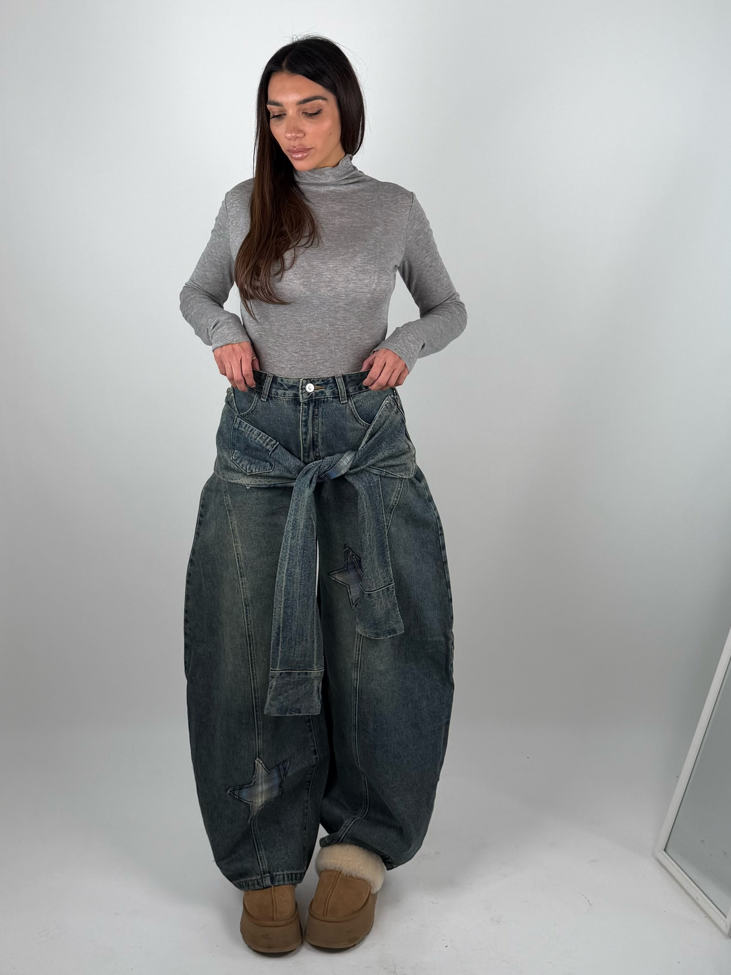 Jeans stella con dettaglio in vita camicia